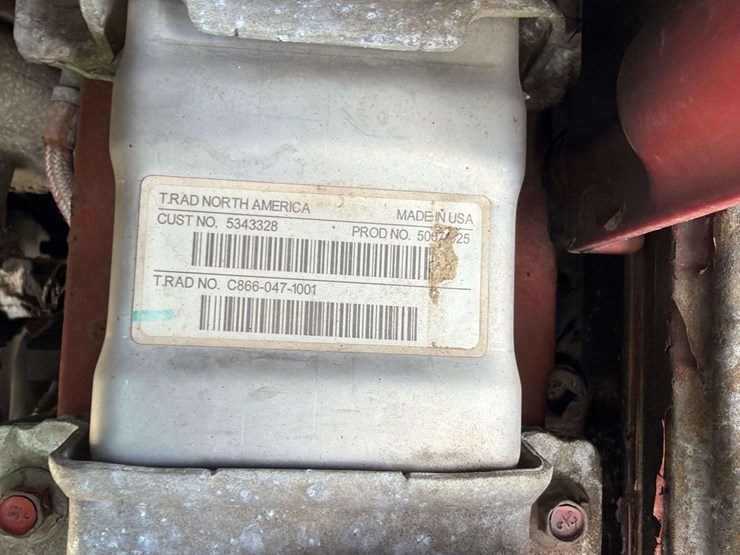 2011-freightliner-m2-106-image-19
