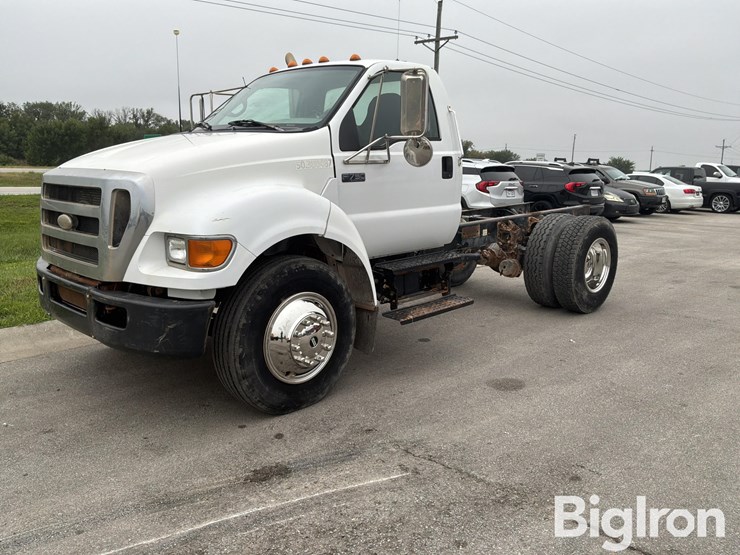 2006-ford-f750-image-1