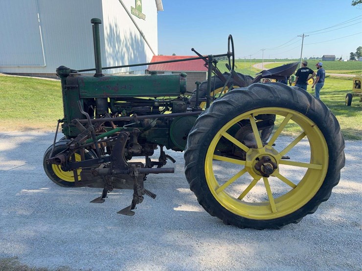 john-deere-b-image-2