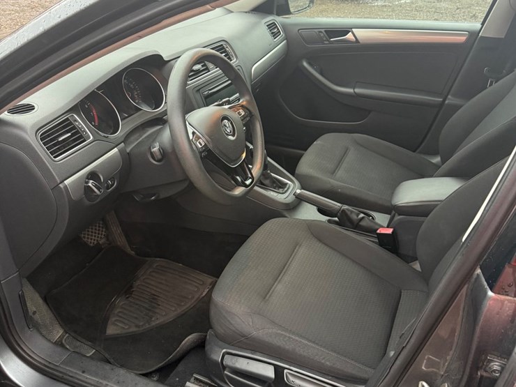 #55-•-2015-volkswagen-jetta-image-12