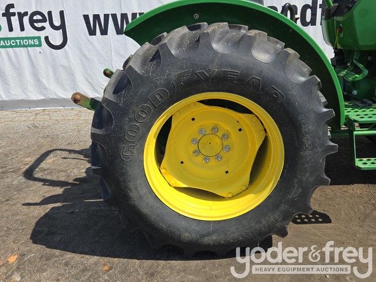 2016-john-deere-5055e-image-11