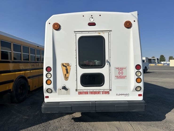 2016-chevrolet-express-paratransit-bus-image-4