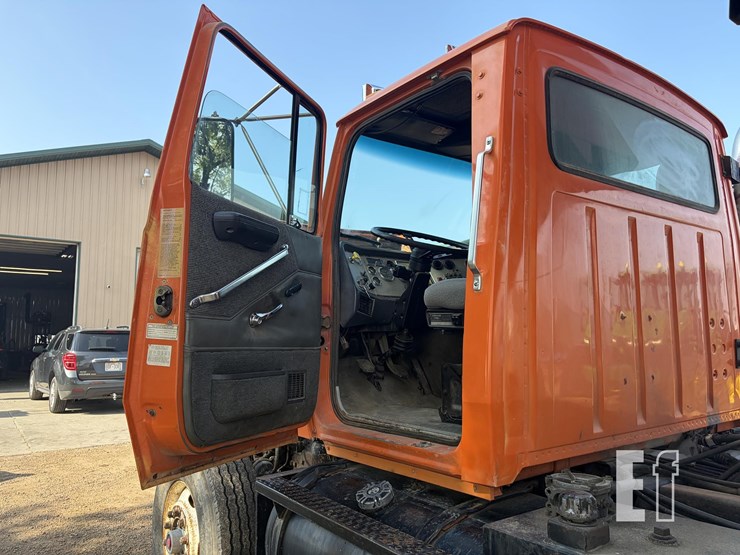 1996-ford-lt9000-image-26