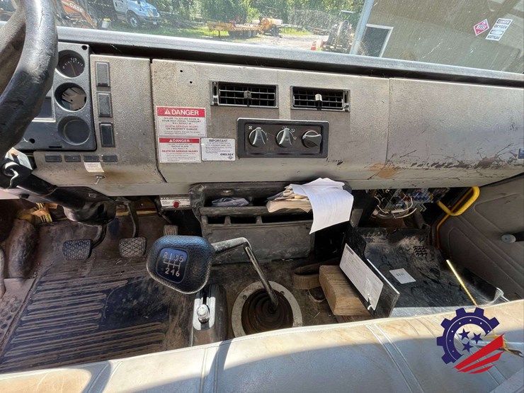 1999-freightliner-fl70-image-78