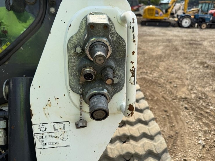 2020-bobcat-t595-image-11