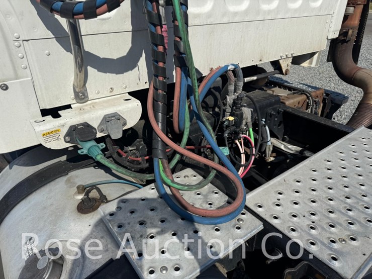 2015-freightliner-m2-112-single-axle-truck-tractor-(saluda,-va)-image-18