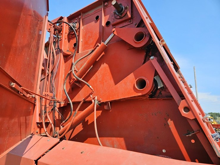 hesston-550-image-30