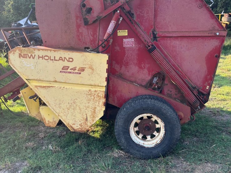 new-holland-845-image-4