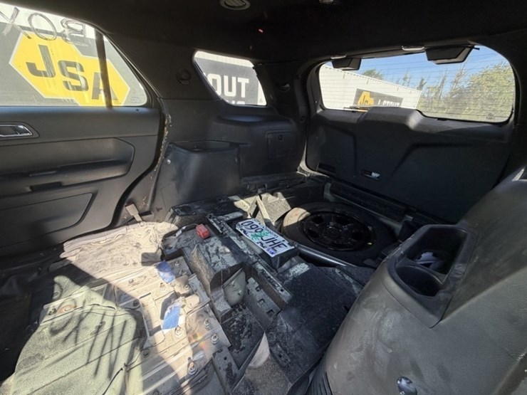 2016-ford-explorer-image-28