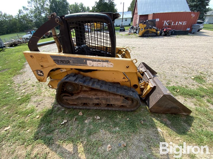 2006-deere-ct322-image-4