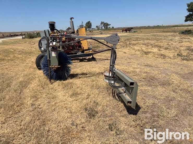 douglas-welding-&-machine-feed-bunk-sweeper-skid-steer-attachment-image-8