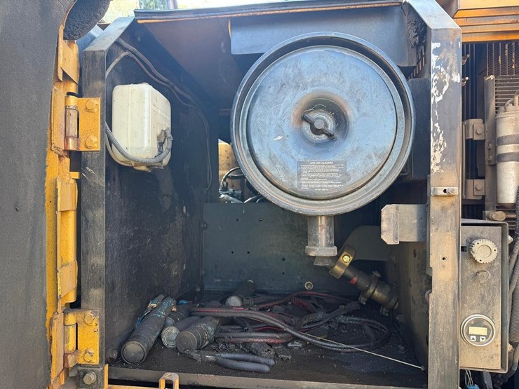 deere-200c-lc-image-21