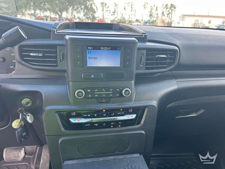 2020-ford-explorer-image-19