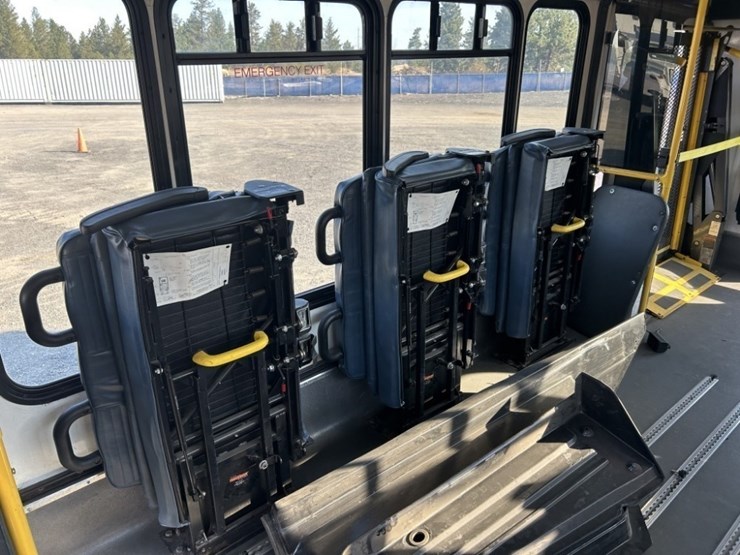 2016-chevrolet-express-paratransit-bus-image-21