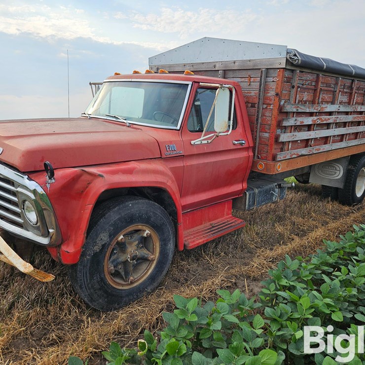 1975 FORD F700