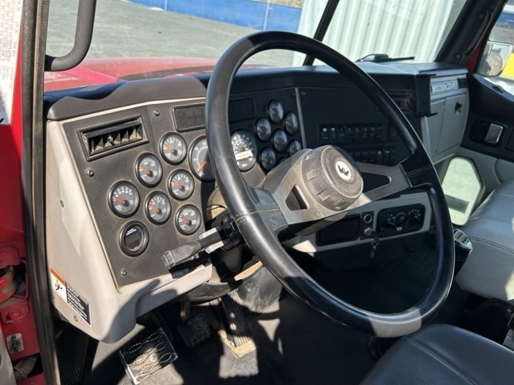 2015-western-star-4900sb-image-27