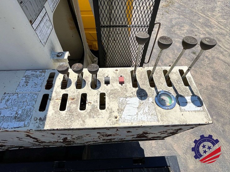 1999-freightliner-fl70-image-51