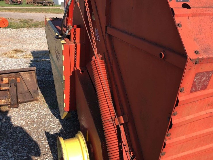 new-holland-846-image-14