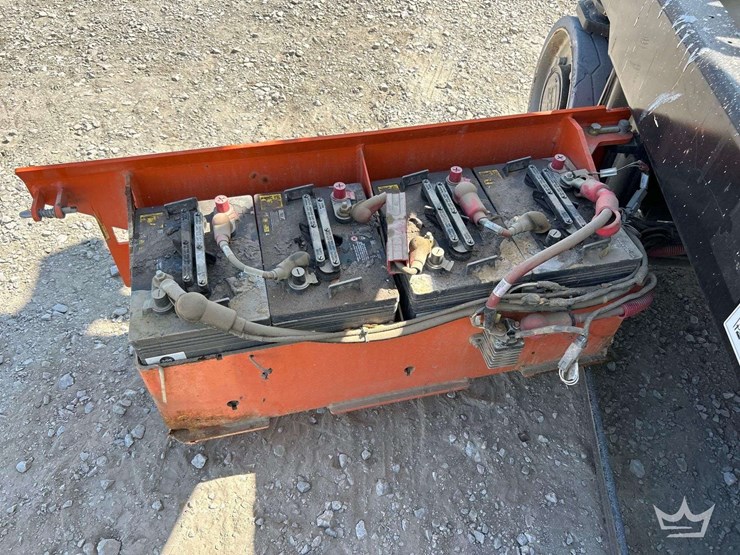 jlg-scissor-lift-image-9