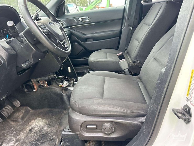 2018-ford-explorer-image-13