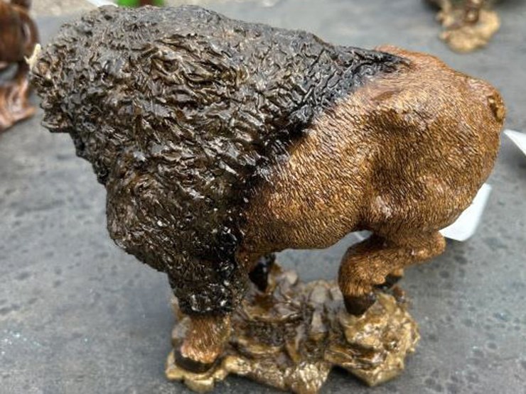 #131-•-buffalo-statue-image-3