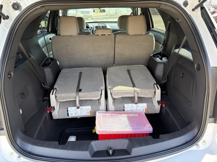 2015-ford-explorer-xlt-image-19