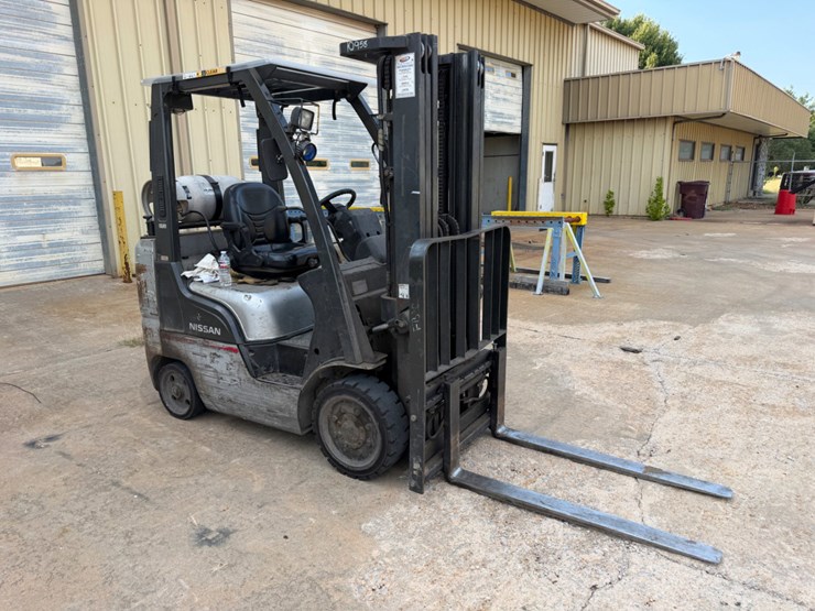 nissan-4400-warehouse-pallet-forklift-image-4