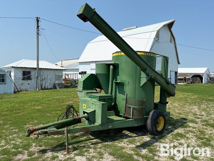 1979-john-deere-700-image-1