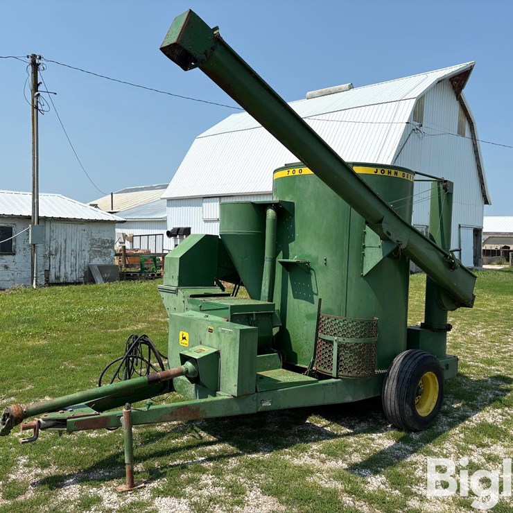 1979 JOHN DEERE 700