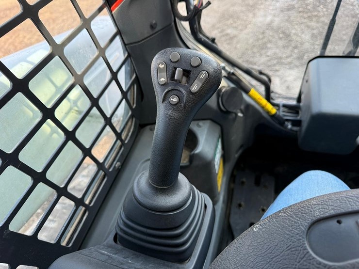 2020-bobcat-t76-image-25