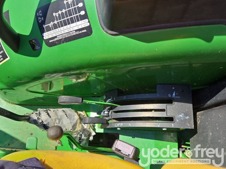 2016-john-deere-5055e-image-33