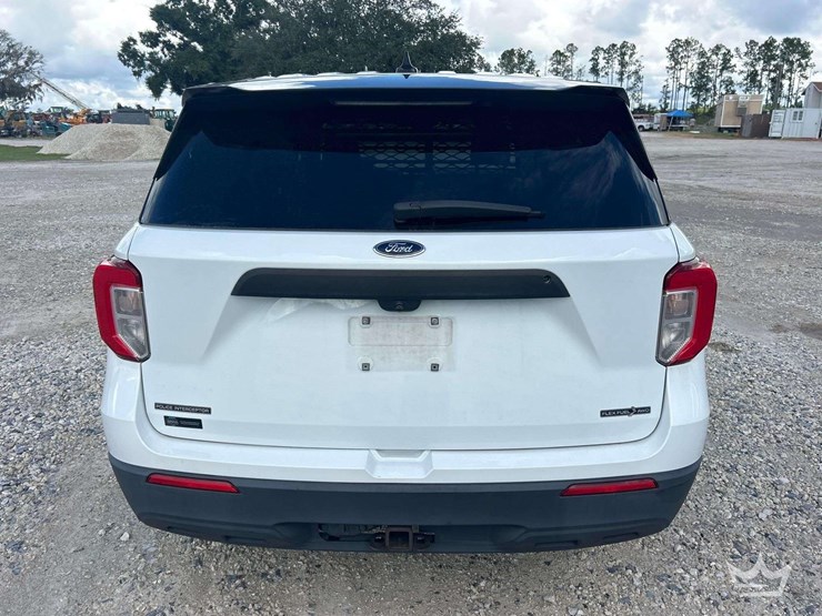 2020-ford-explorer-image-25