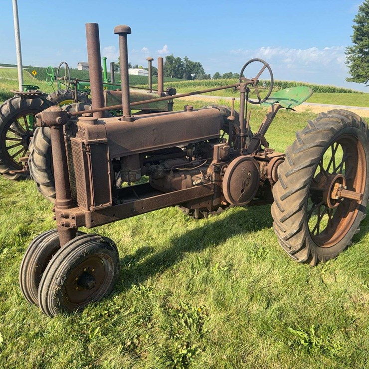 JOHN DEERE B