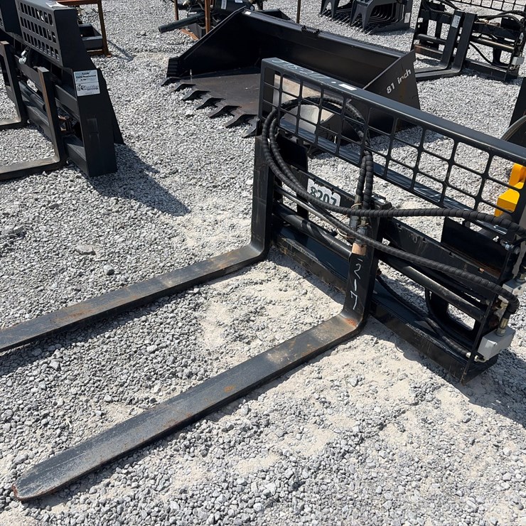 #48 • AGT HYD PALLET FORKS