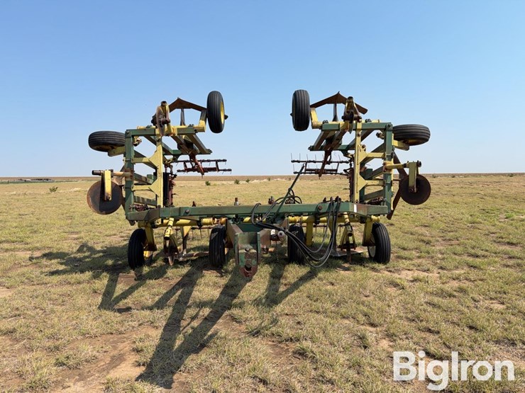 noble-32’-field-cultivator-image-2