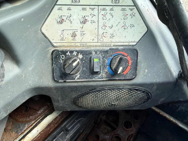 2020-bobcat-t595-image-28