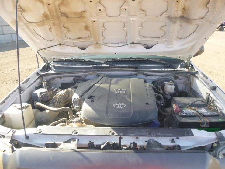 2013-toyota-tacoma-image-26