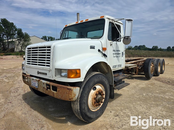 2001-international-4900-image-1