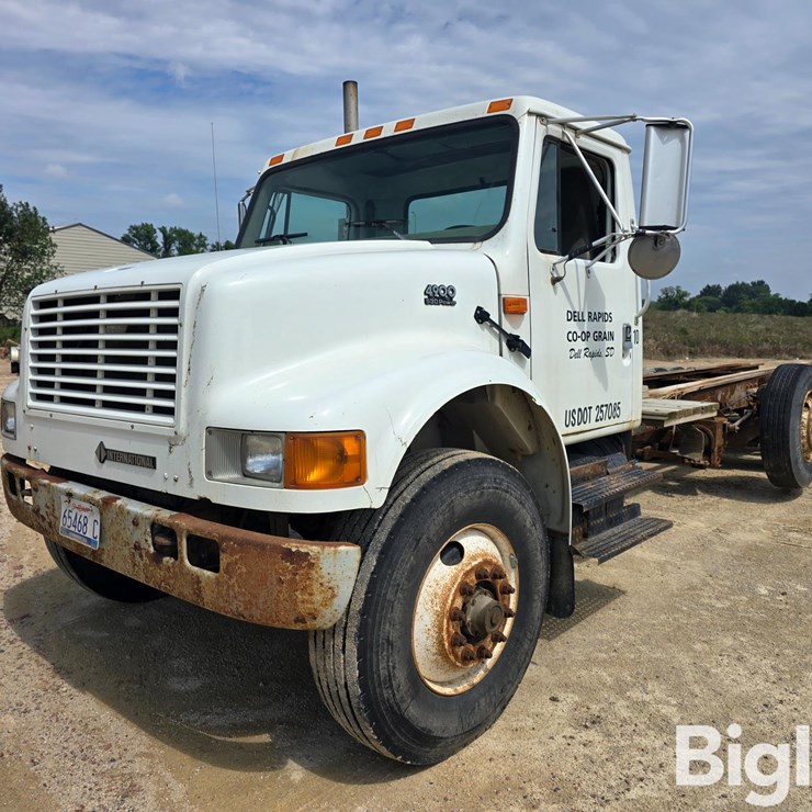 2001 INTERNATIONAL 4900
