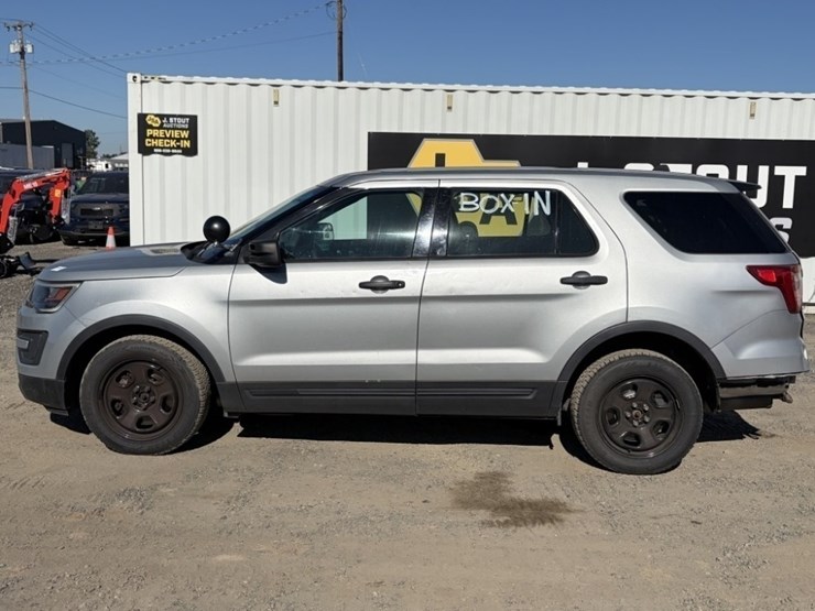 2016-ford-explorer-image-7