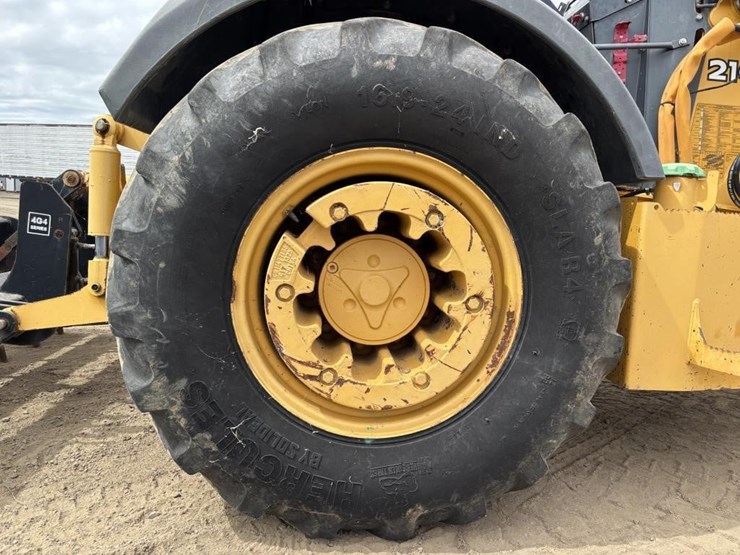 2013-deere-210k-ep-image-28