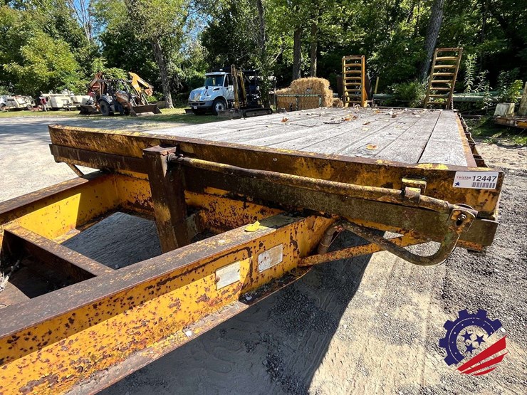 dual-t/a-equipment-tag-trailer-image-18