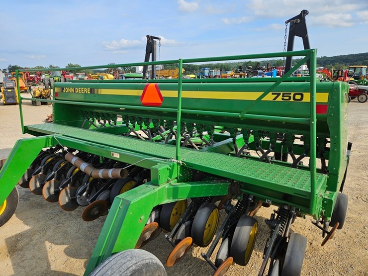 john-deere-750-image-58