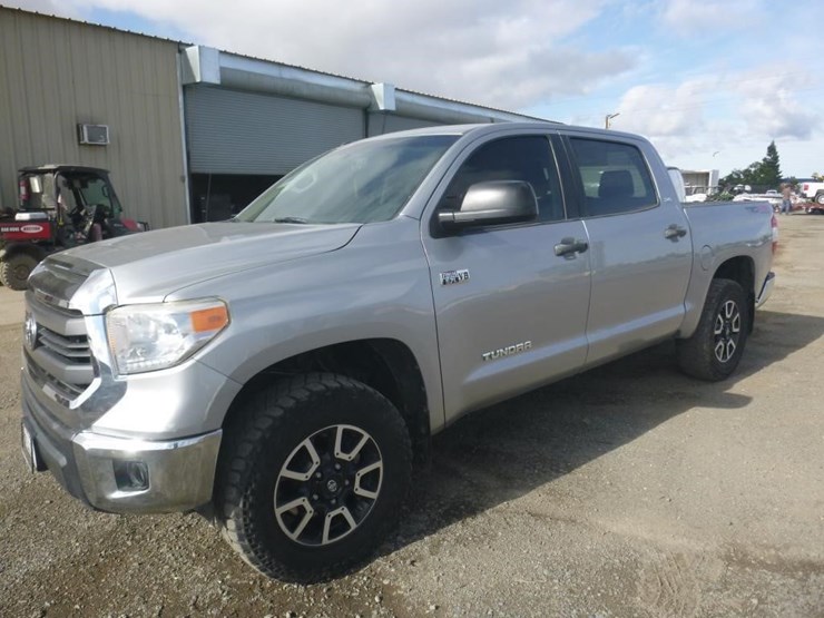 2015-toyota-tundra-image-1