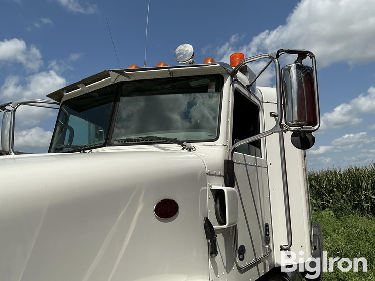 2015-peterbilt-365-image-10