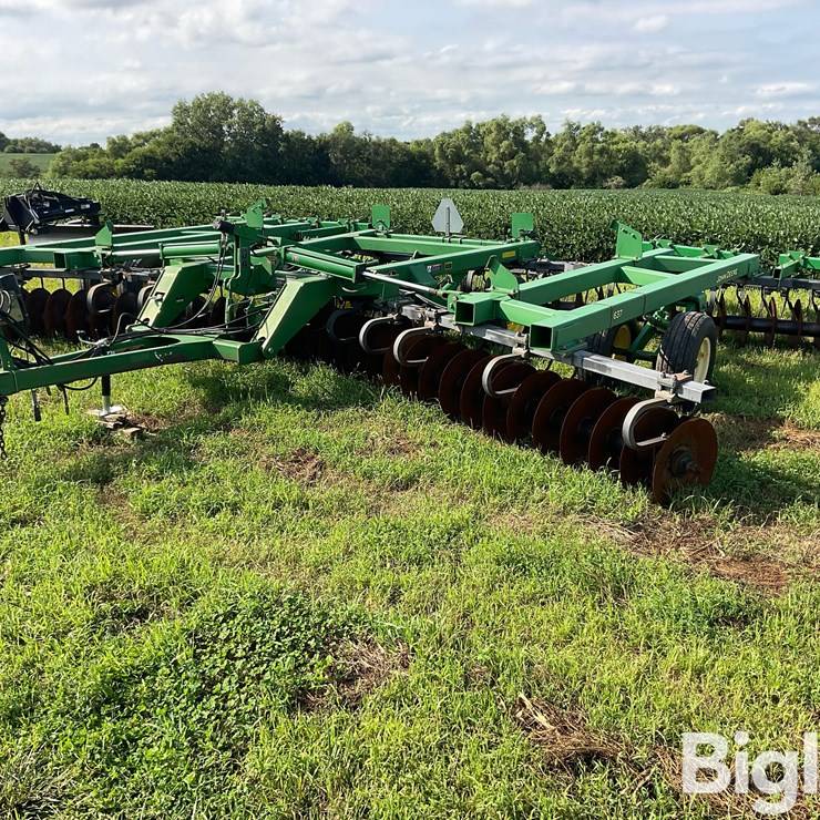 JOHN DEERE 637