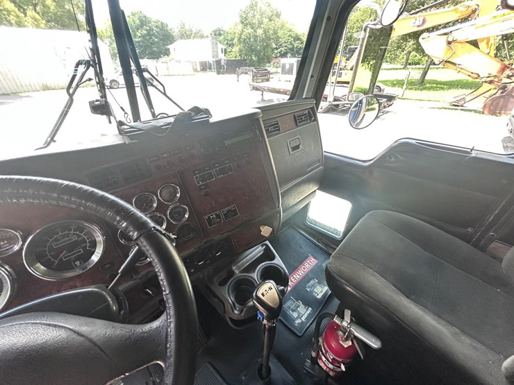 2005-kenworth-t800-image-29