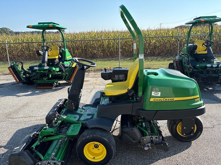 2022-john-deere-14-image-1