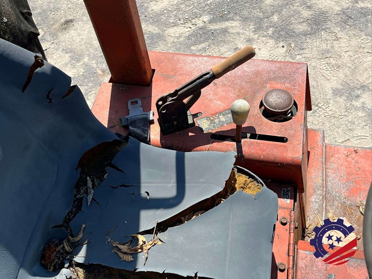 2001-ditch-witch-3700-image-32