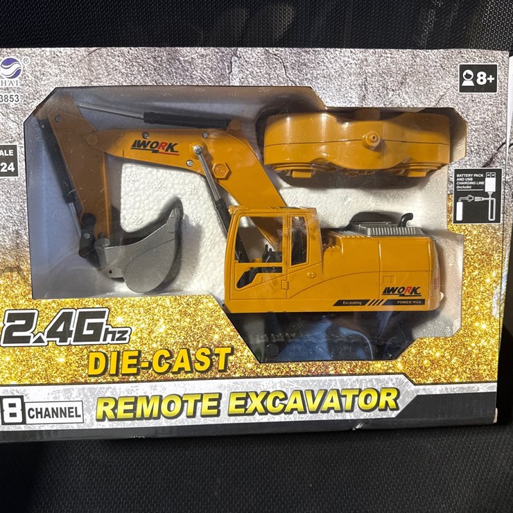 #1028 • Remote control excavator